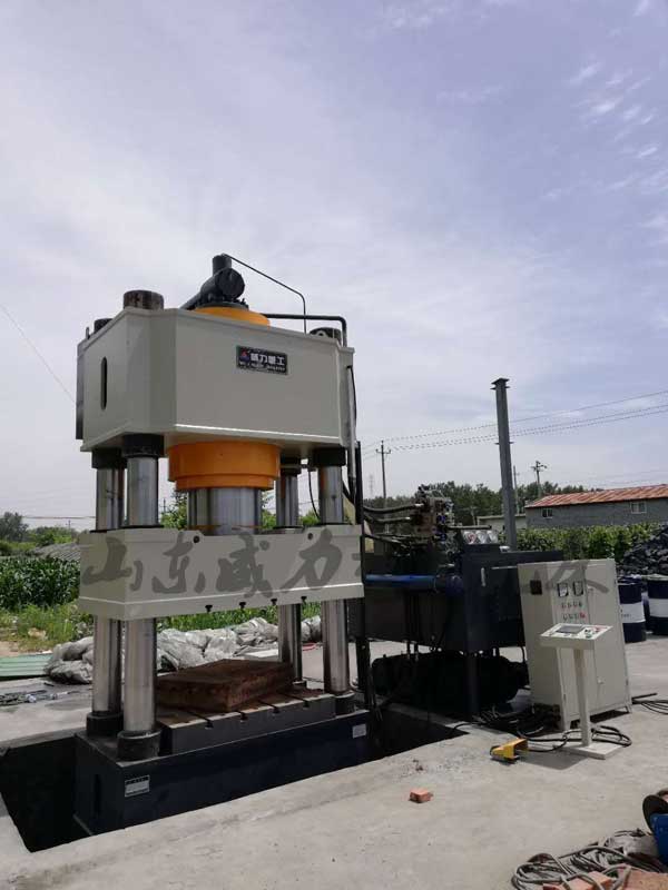 1200噸四柱液壓機(jī)主機(jī)