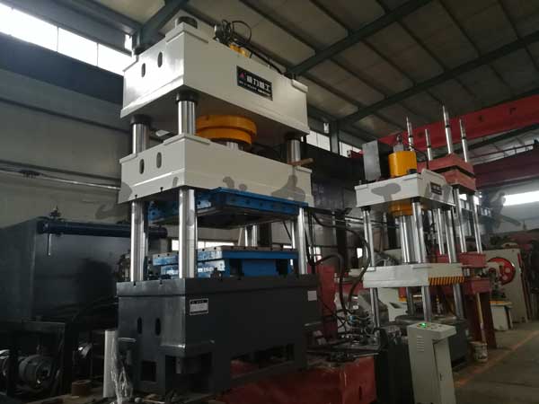 400噸不銹鋼水箱板成型液壓機