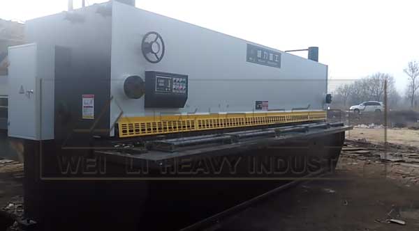 液壓閘式剪板機(jī)客戶使用現(xiàn)場(chǎng)