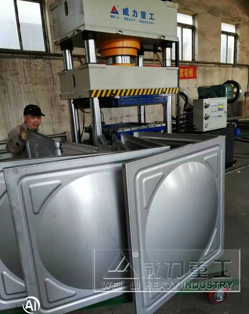 400噸不銹鋼水箱成型液壓機(jī)