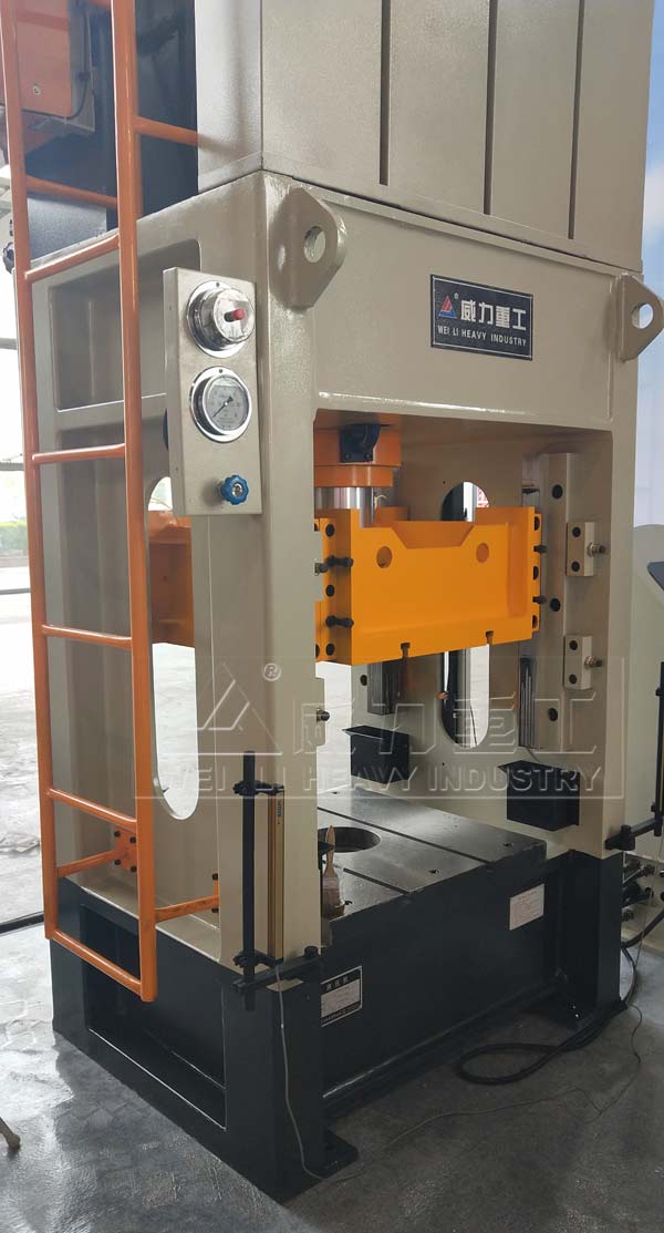 YW96K-200T框架式碳纖維汽車內(nèi)飾件液壓機