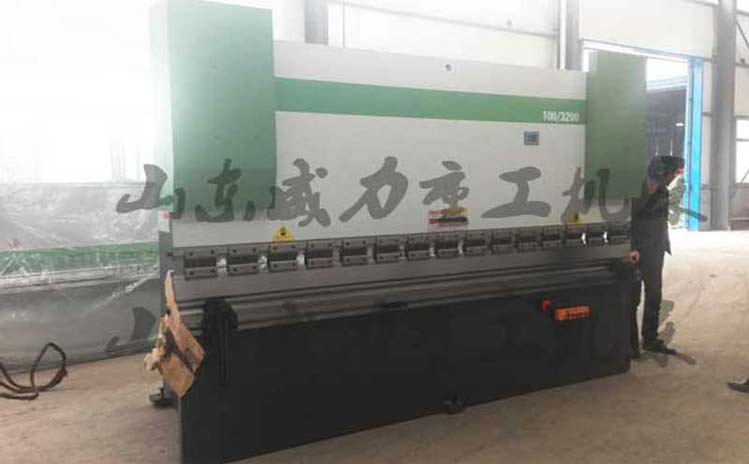 100噸3.2米液壓板料折彎機(jī)